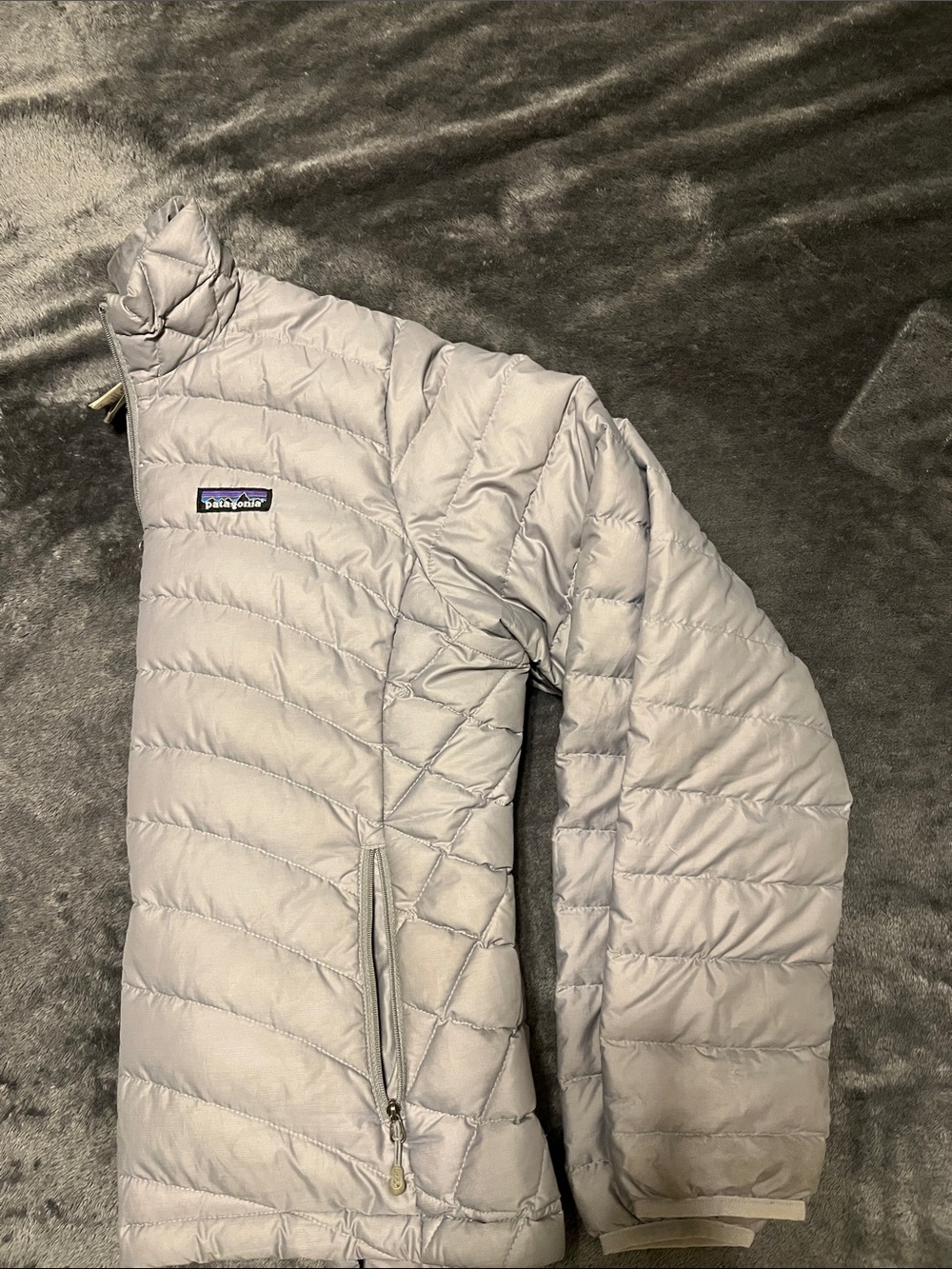 Patagonia Light Gray Women's Puffer Jacket - Picture 4 of 7